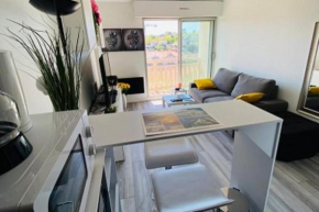 BRIGHT studio with BALCONY and WIFI near the BEACH